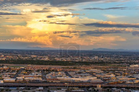 Borderland Panorama: 4K Panoramic View of El Paso City and Ciudad de Juarez with Mountains and Sky