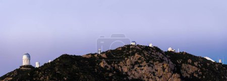 Foto de Imagen 4K: Telescopios en Kitt Peak cerca de Tucson, Arizona, después del atardecer - Imagen libre de derechos