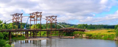 Téléchargez les photos : Image 4K : Pont suspendu dans la construction - Infrastructure du bâtiment - en image libre de droit
