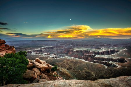 Sunset Majesty: Canyonlands National Park in 4K Ultra HD