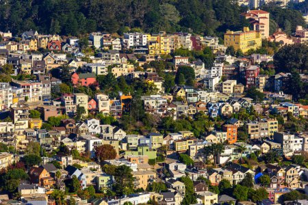 Urbanes Leben: 4K Ultra-HD-Bild einer Wohngegend in San Francisco, Kalifornien