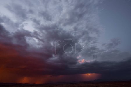 Dramatische Landschaft: 4K Ultra-HD-Bild des Bryce Canyon mit vorüberziehendem Gewitter
