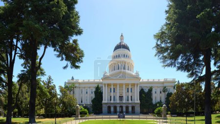 Symbolträchtiges Wahrzeichen: 4K-Ultra-HD-Panoramablick auf das kalifornische Kapitol