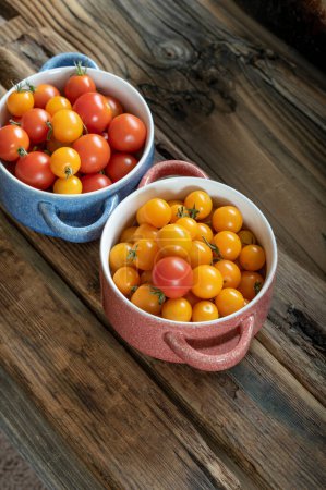 Delicia vibrante: 4K Ultra HD Imagen de tomates frescos de cereza Primer plano