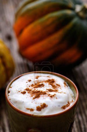 Calor de otoño: 4K Ultra HD Imagen de primer plano de calabaza Spice Latte