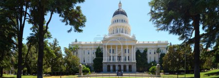 Symbolträchtiges Wahrzeichen: 4K-Ultra-HD-Panoramablick auf das kalifornische Kapitol