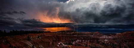 Paysage dramatique : Image 4K Ultra HD de Bryce Canyon avec passage de l'orage