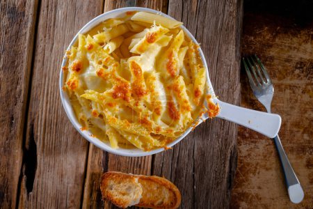Cheesy Delight: Captivating 4K Ultra HD Picture of Baked Macaroni with Cheese in Pan