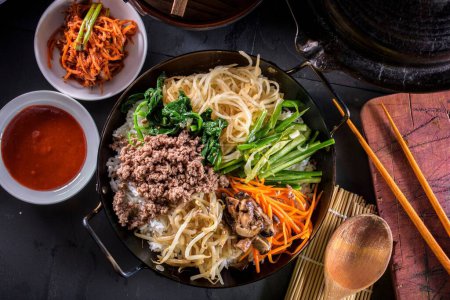 Bi Bim Bap exquis : Cuisine coréenne authentique, Ultra HD 4K, regorgeant de légumes colorés