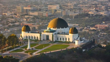 Morning Glory: Luftaufnahme des Griffith Observatory mit Blick auf Los Angeles