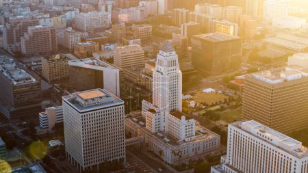 Rathausmajestät: Luftaufnahme des Rathauses von Los Angeles im Civic Center