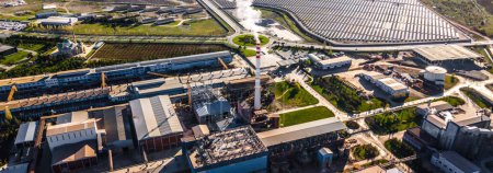Erhöhte Perspektiven: 4K Ultra-HD-Bild des Industriegebiets mit Aluminiumhüttenwerk