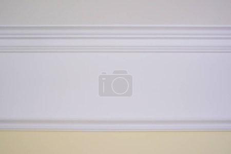 Detail of a flat ceiling skirting, ceiling moldings in the interior. Details of the wall.