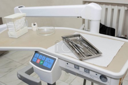 Téléchargez les photos : L'outil stomatologues en clinique du dentiste. - en image libre de droit