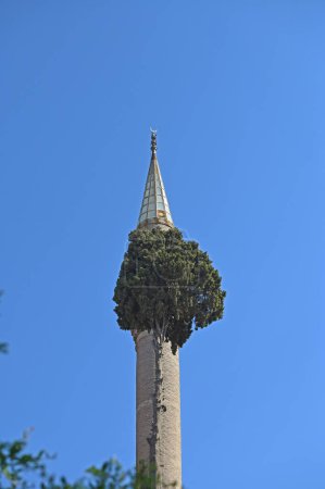 Téléchargez les photos : Minaret de la mosquée. Mosquée Kozbeyli minaret. - en image libre de droit