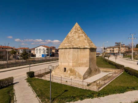 Tumba de Dort Ayak en Burdur, Turquía, construida en el siglo XIV.