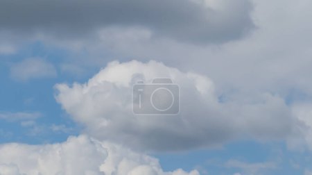 Photo for Photo de differents nuages et de differentes formes se formant sous un ciel bleu - Royalty Free Image