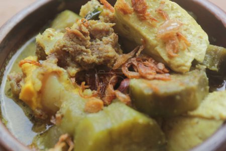 Téléchargez les photos : Une assiette de lodeh, nourriture asiatique, curry food - en image libre de droit