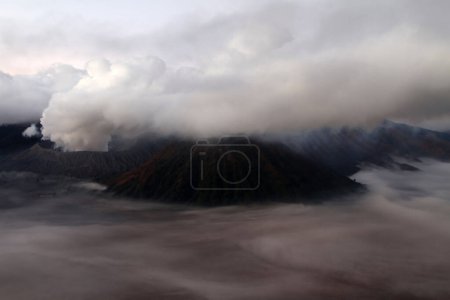 Téléchargez les photos : Vue sur la montagne de bromo - en image libre de droit