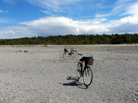 Foto de Ciclismo, una buena manera de hacer turismo en la isla de Faro, Suecia. - Imagen libre de derechos
