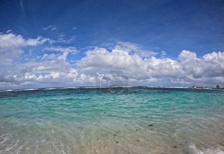 Foto de La deseada vista desde la playa de pointe des chateaux, san francois, Guadalupe - Imagen libre de derechos