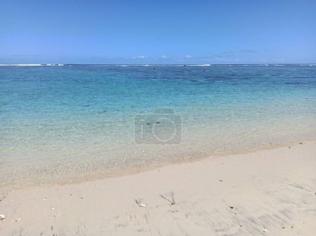 une idée du paradis tropical : récif corallien et plage à Saint Gilles, Réunion, France