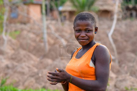 Téléchargez les photos : Abuja, Nigéria - 1er mai 2023 : Portrait d'un adolescent africain. Random Candid Moments with African Children. Heureux enfant africain. Journée de l'enfance en Afrique. - en image libre de droit