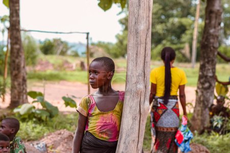Téléchargez les photos : Abuja, Nigéria - 20 juin 2023 : Sensibilisation de la communauté à la Covid 19, Santé et hygiène de l'eau des villages autochtones d'Afrique. Réunion de campagne électorale. Programme de sensibilisation au cancer et autonomisation - en image libre de droit