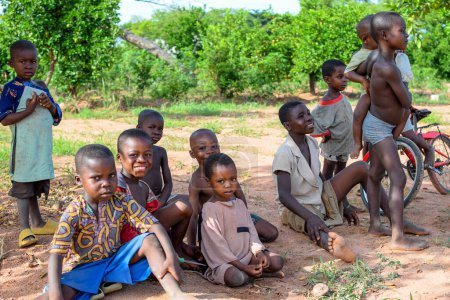 Téléchargez les photos : Abuja, Nigéria - 20 juin 2023 : Sensibilisation de la communauté à la Covid 19, Santé et hygiène de l'eau des villages autochtones d'Afrique - en image libre de droit