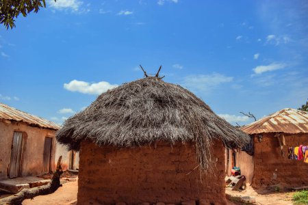 Foto de Jos East, Plateau State, Nigeria - 12 de mayo de 2021: Cabaña en la aldea africana - Imagen libre de derechos