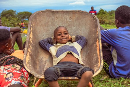 Téléchargez les photos : Jos East, État du Plateau, Nigéria - 12 mai 2021 : Portrait d'un garçon africain heureux - en image libre de droit