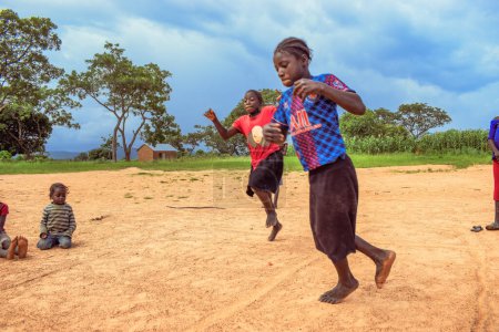 Téléchargez les photos : Etat du Plateau, Nigéria - 6 octobre 2022 : Happy African Children - en image libre de droit