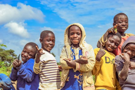Foto de Plateau State, Nigeria - 6 de octubre de 2022: Niños africanos felices - Imagen libre de derechos