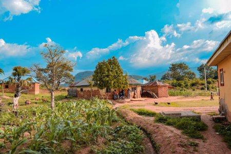 Téléchargez les photos : Jos East, État du Plateau - 12 mai 2021 : Le paysage d'un beau paysage de campagne par un après-midi ensoleillé dans une Afrique - en image libre de droit