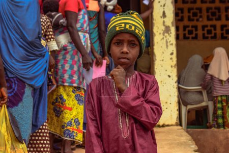 Téléchargez les photos : État du Plateau, Nigéria - 5 juin 2022 : Portrait d'un enfant africain. Moments Candides Aléatoires avec l'Enfant Fulani Africain. - en image libre de droit