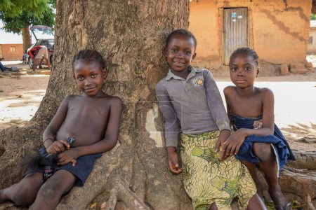 Téléchargez les photos : Abuja, Nigéria - 5 juin 2022 : Portrait d'un enfant africain. Moments de franchise aléatoires avec des enfants africains. - en image libre de droit