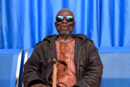 Téléchargez les photos : Abuja, Nigéria - 9 août 2021 : Les Africains diagnostiqués de cataracte dans l'œil et préparés pour la chirurgie - en image libre de droit