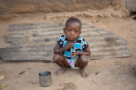 Foto de Opialu, Estado de Benue - 6 de marzo de 2021: Retrato de un niño africano - Imagen libre de derechos