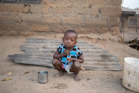 Téléchargez les photos : Opialu, État de Benue - 6 mars 2021 : Portrait d'un enfant africain - en image libre de droit