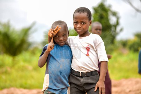 Foto de Abuja, Nigeria - junio, 2023: Retrato de niños africanos. Momentos francos al azar con niños africanos. - Imagen libre de derechos