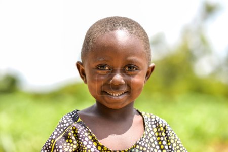 Téléchargez les photos : Abuja, Nigéria - Juin 2023 : Portrait d'un enfant africain. Moments de franchise aléatoires avec des enfants africains. - en image libre de droit