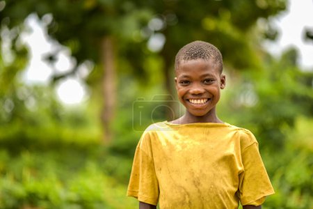 Foto de Abuja, Nigeria - Junio, 2023: Retrato del Niño Africano. Momentos francos al azar con niños africanos. - Imagen libre de derechos