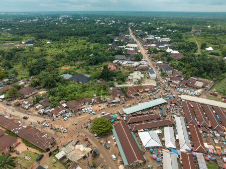 Foto de Vista aérea del pequeño mercado en la comunidad africana - Imagen libre de derechos