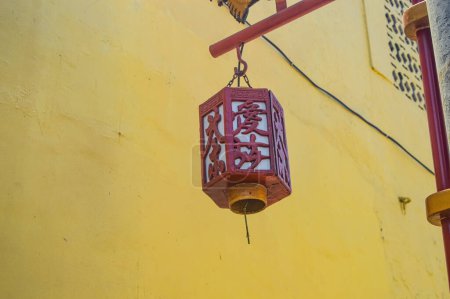 a street lamp in the shape of a Chinese Lantern. Translation on lantern text "scenery".