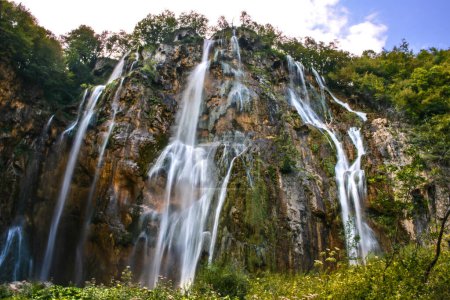 Téléchargez les photos : La Grande Cascade du Parc National des Lacs de Plitvice (Veliki Slap) - Croatie - en image libre de droit
