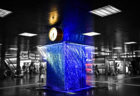 Téléchargez les photos : Rush Hour - Un tournage créatif à la gare centrale de Zurich - en image libre de droit