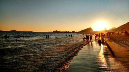 Foto de Reflejos de la puesta de sol en la playa de Copacabana, Río de Janeiro - Imagen libre de derechos