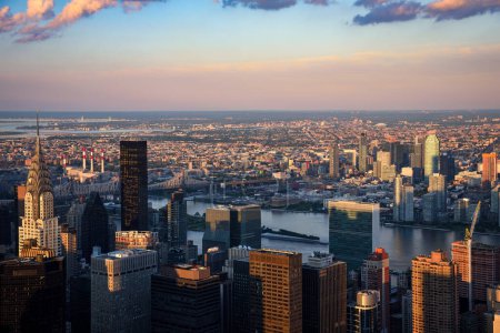 Téléchargez les photos : New York Skyline vue de l'Empire State Building au crépuscule - en image libre de droit
