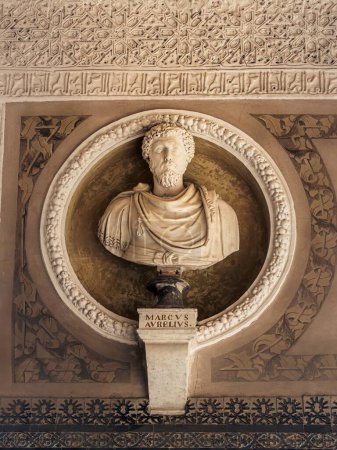 Estatua del busto del emperador romano Marco Aurelio en la Casa de Pilatos de Sevilla, Andalucía, España