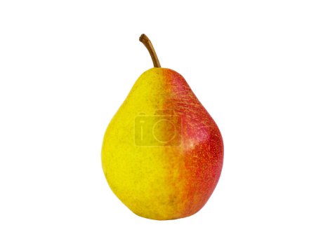 Eine reife Birne mit einem Farbverlauf von Gelb nach Rot sticht mit ihren lebhaften Farben vor einem rein weißen Hintergrund hervor und unterstreicht die natürliche Schönheit und Frische der Frucht..